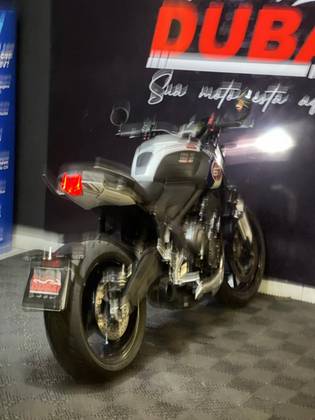 TRIUMPH TRIDENT 660 TRIPLE TRIBUTE EDITION TRIUMPH TRIDENT 660 TRIPLE TRIBUTE EDITION
